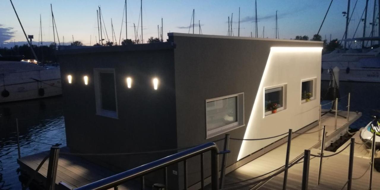 Marina Degli Estensi Floating * Llido Degli Estensi