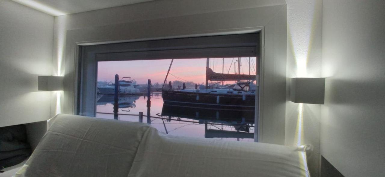 Botel Marina Degli Estensi Floating