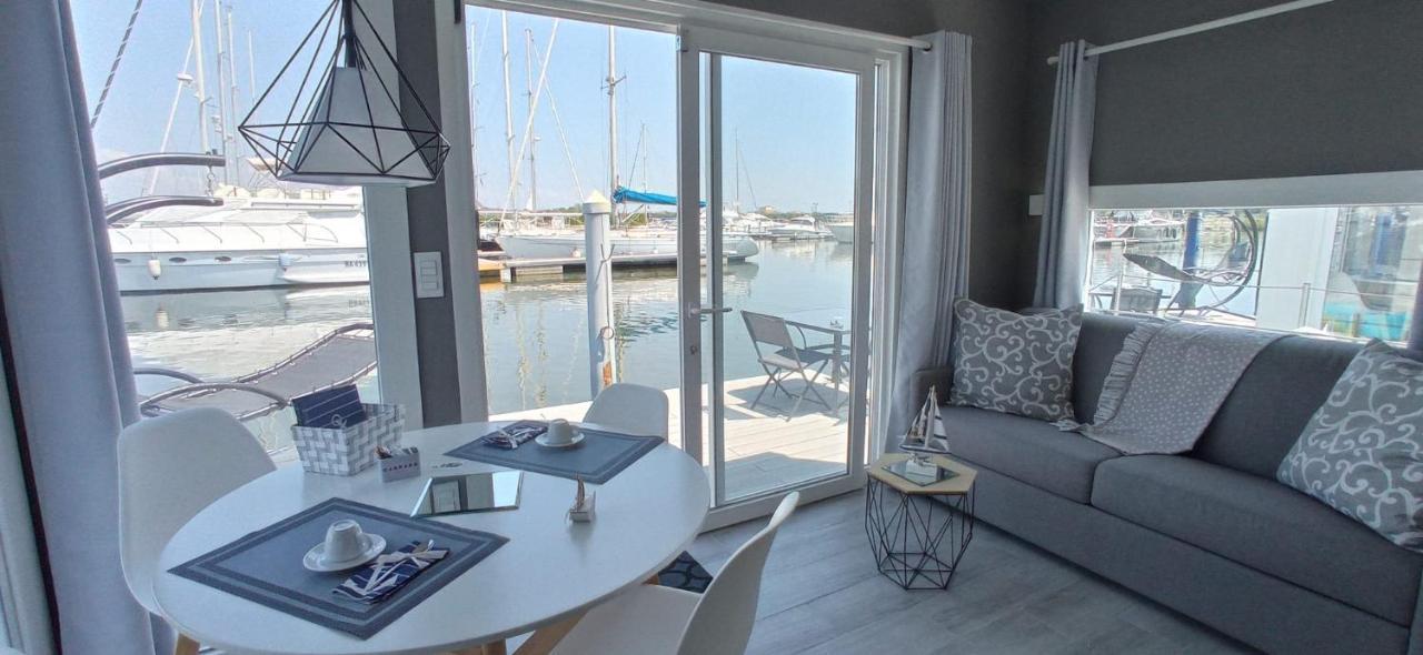 Marina Degli Estensi Floating * Llido Degli Estensi