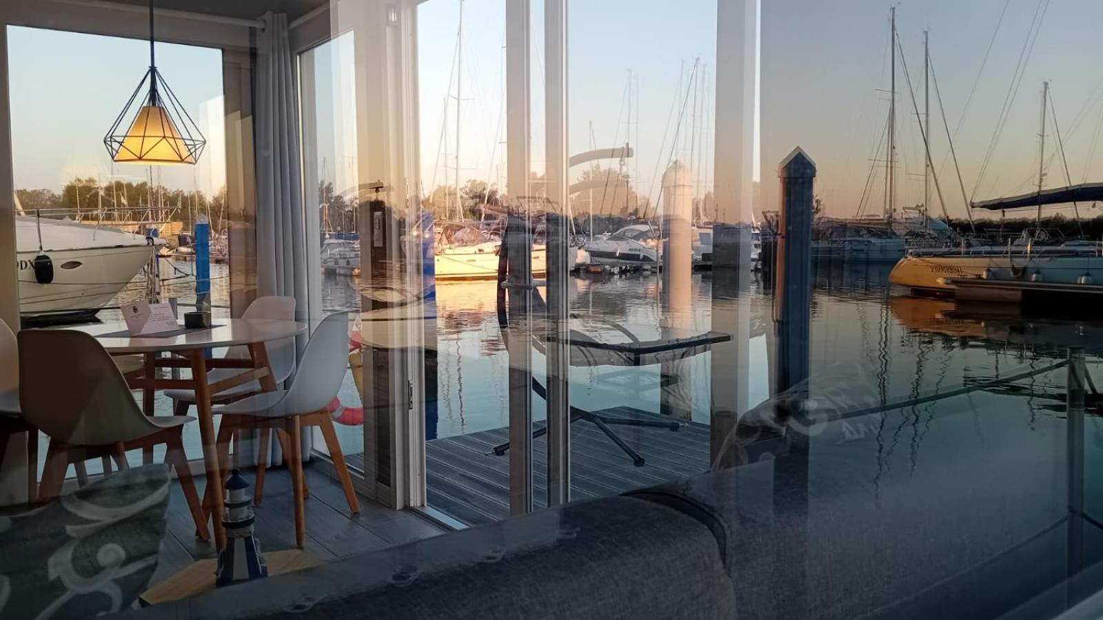 Botel Marina Degli Estensi Floating Llido Degli Estensi